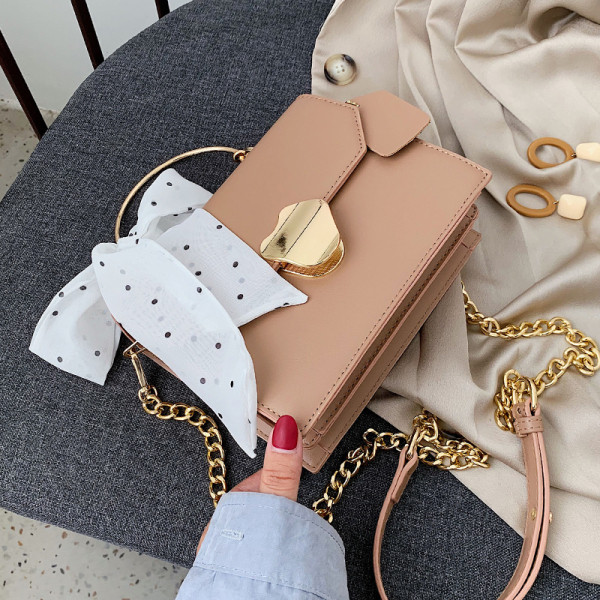 Moderna sieviešu soma ar punktu lentu un diviem rokturiem