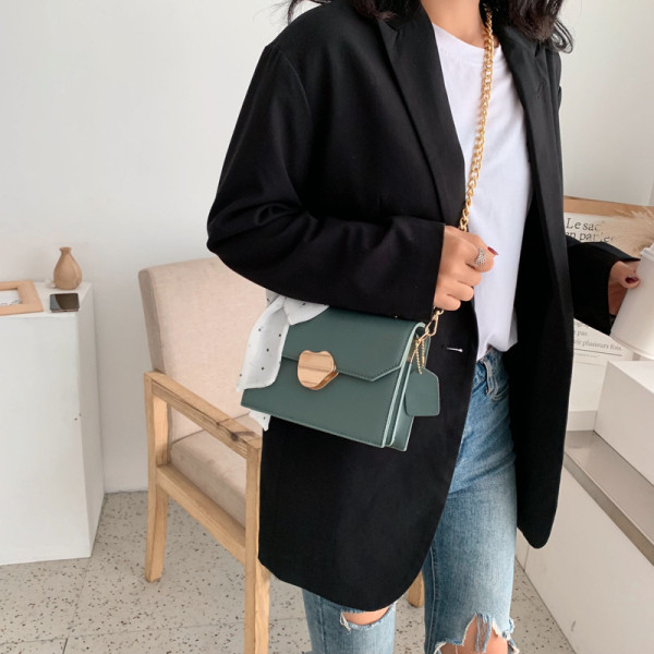 Moderna sieviešu soma ar punktu lentu un diviem rokturiem