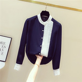 Naiste vabaaja särk nööpide ja ümara kaelusega