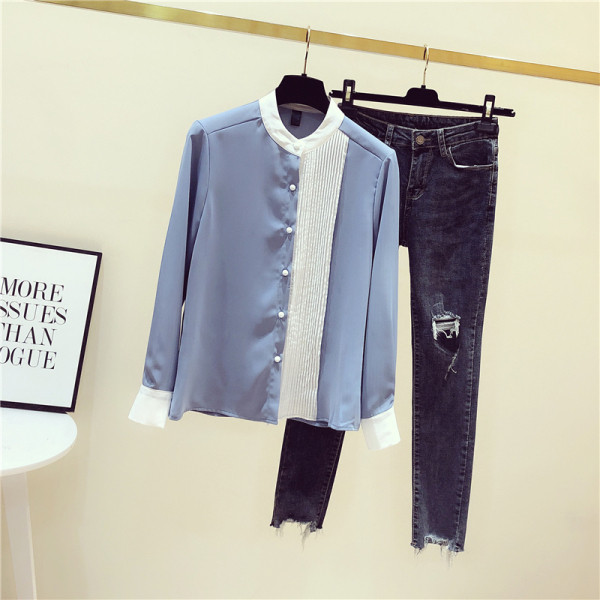 Naiste vabaaja särk nööpide ja ümara kaelusega