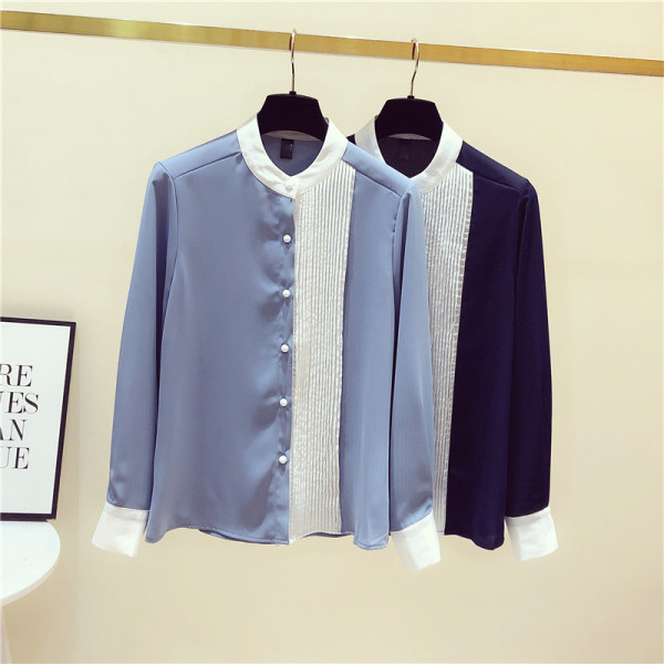 Naiste vabaaja särk nööpide ja ümara kaelusega