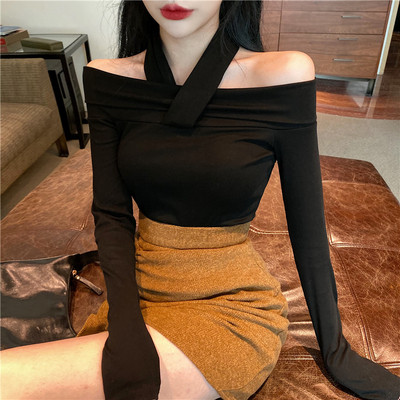 Pieguļoša sieviešu blūze ar nolaistām piedurknēm