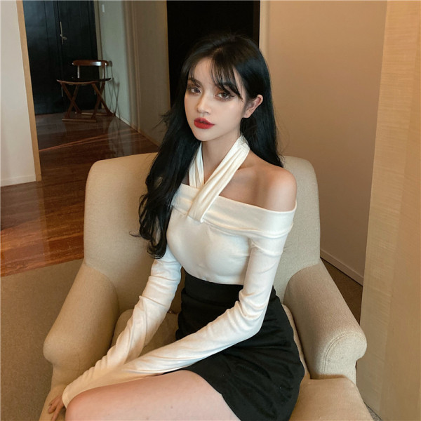 Pieguļoša sieviešu blūze ar nolaistām piedurknēm