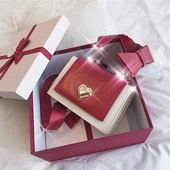 Stilinga moteriška rankinė iš dirbtinės odos su tekstiline rankena