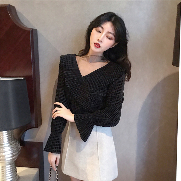 Bluză de damă elegantă cu tul