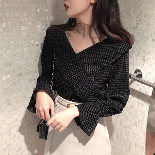 Bluză de damă elegantă cu tul