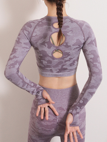 Sportinė trumpa palaidinė ilgomis rankovėmis ir kamufliažiniu raštu