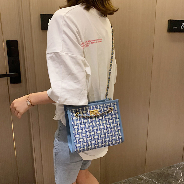 Ikdienas sieviešu soma ar metāla aizdari un rokturi