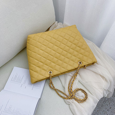 Ежедневна дамска чанта от еко кожа с метална верижка