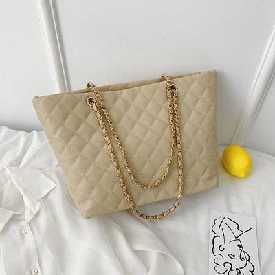 Ежедневна дамска чанта от еко кожа с метална верижка