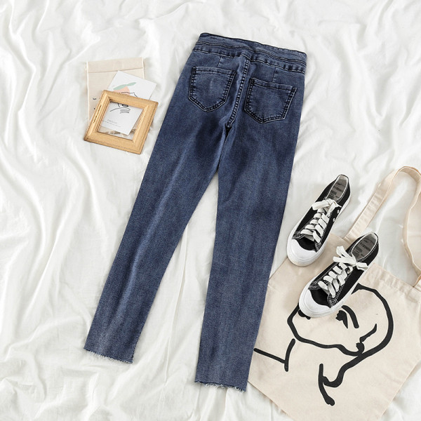 Női lezser hosszú farmernadrág zsebekkel és gombokkal