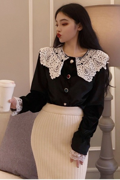 Retro aksominė moteriška palaidinė su nėriniais ir sagomis