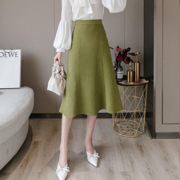 Garu sieviešu svārku piegriezuma modelis ar augstu vidukli