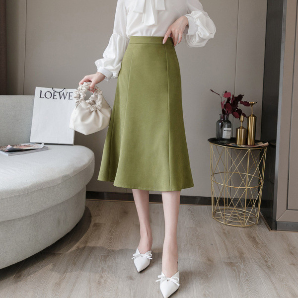 Garu sieviešu svārku piegriezuma modelis ar augstu vidukli