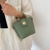 Geantă de damă elegantă, cu închizătoare și lanț metalic