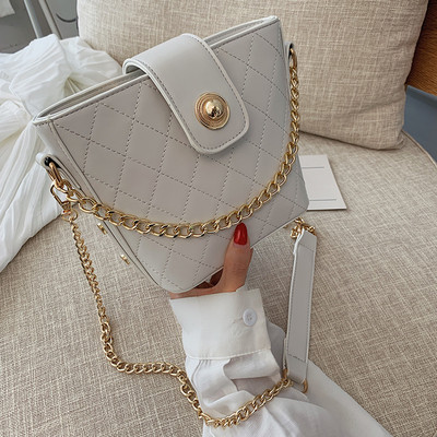 Geantă de damă elegantă, cu închizătoare și lanț metalic