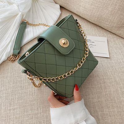 Geantă de damă elegantă, cu închizătoare și lanț metalic