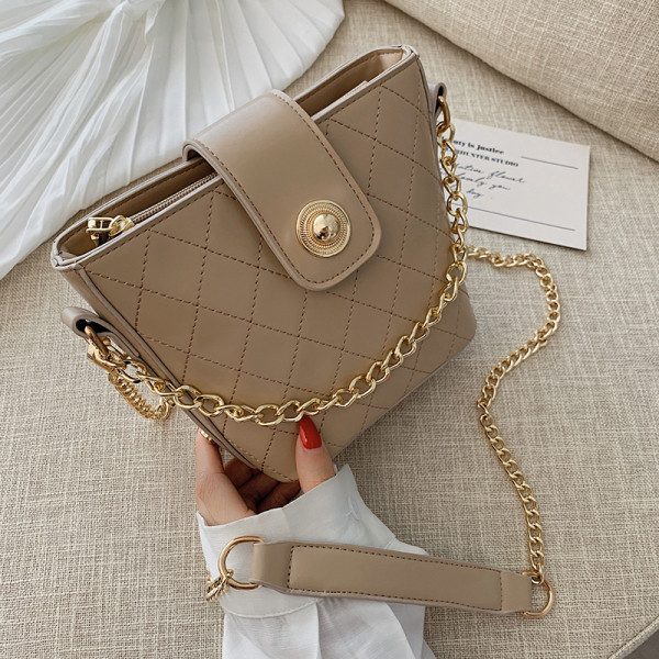 Geantă de damă elegantă, cu închizătoare și lanț metalic