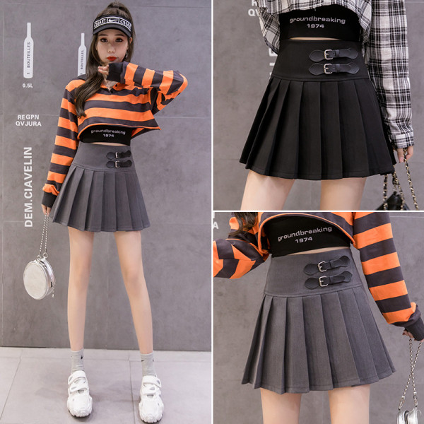 Moteriškas trumpas klostuotas sijonas aukštu juosmeniu