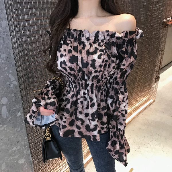 Mūsdienīgs sieviešu krekls ar leoparda apdruku un krītošām piedurknēm