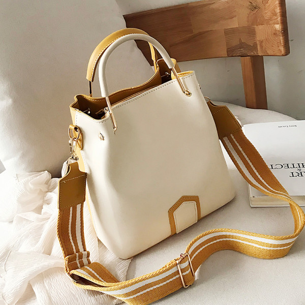 Ikdienas sieviešu soma no eko ādas ar garu tekstila rokturi