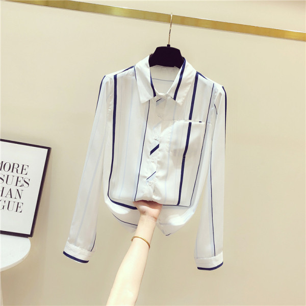 Модерна дамска  раирана риза с джоб и класическа яка 