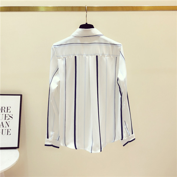 Модерна дамска  раирана риза с джоб и класическа яка 