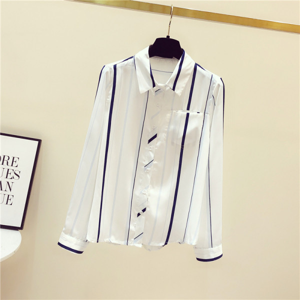 Модерна дамска  раирана риза с джоб и класическа яка 