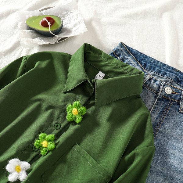 Ikdienas sieviešu īsā blūze ar 3D elementu un kabatu zaļā krāsā