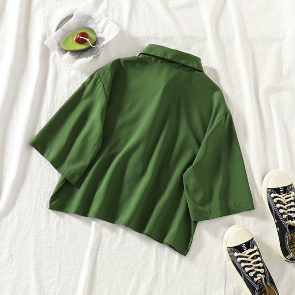 Ikdienas sieviešu īsā blūze ar 3D elementu un kabatu zaļā krāsā