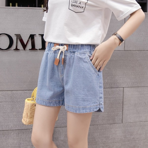 Sieviešu džinsa šorti ar saitēm un kabatām