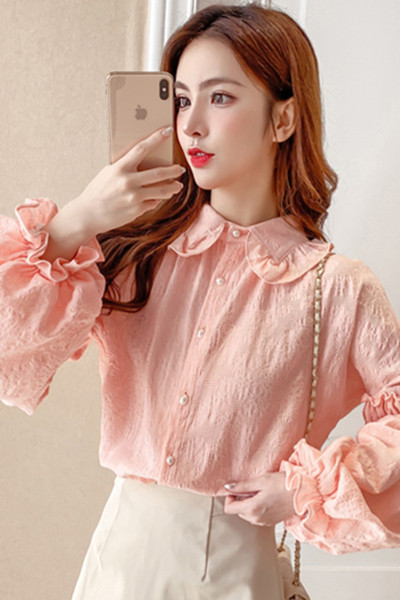 Modern női ing széles ujjakkal és gombokkal