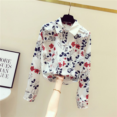 Ikdienas sieviešu krekls ar ziedu motīviem un klasisku apkakli