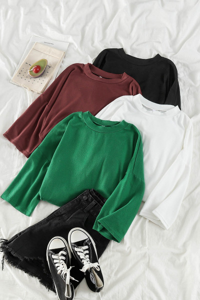 Sieviešu ikdienas blūze ar ovālu kakla izgriezumu un 3/4 platām piedurknēm