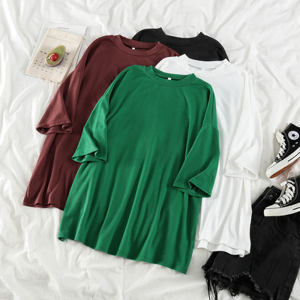 Sieviešu ikdienas blūze ar ovālu kakla izgriezumu un 3/4 platām piedurknēm