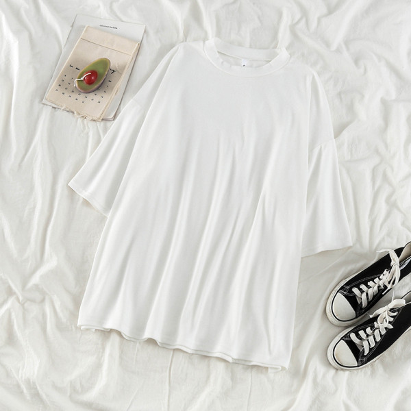 Sieviešu ikdienas blūze ar ovālu kakla izgriezumu un 3/4 platām piedurknēm