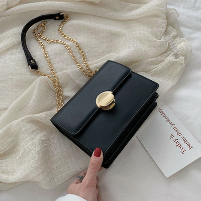 Stilīga sieviešu soma ar metāla elementu un ķēdīti