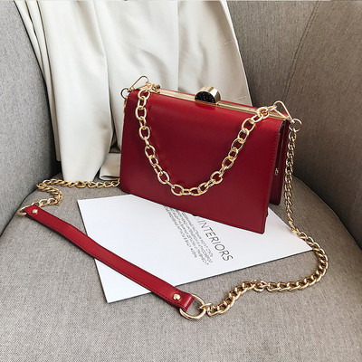 Stilīga sieviešu soma ar metāla aizdari un ķēdīti