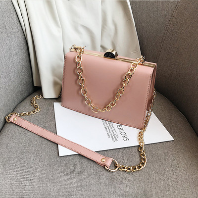 Stilīga sieviešu soma ar metāla aizdari un ķēdīti