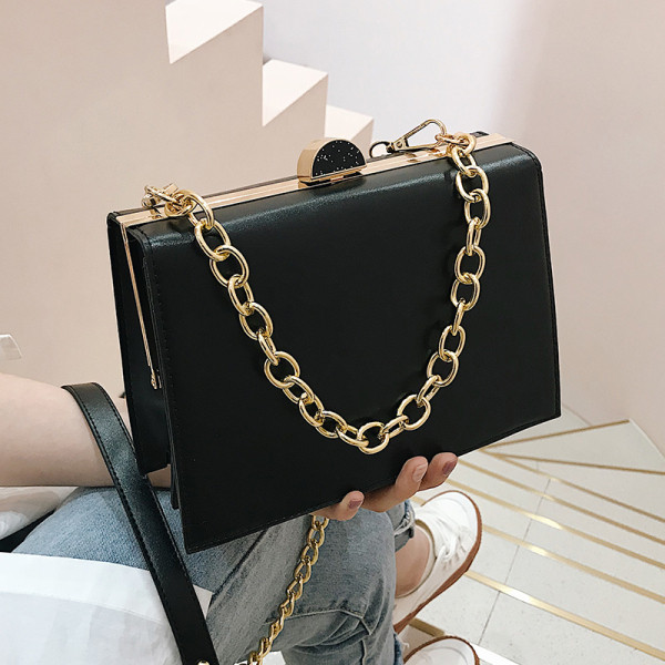 Stilīga sieviešu soma ar metāla aizdari un ķēdīti