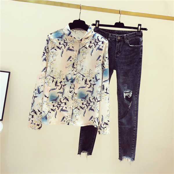 Cămașă de primăvară damă cu guler clasic și motiv floral