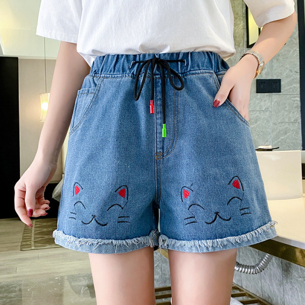 Alkalmi női rövidnadrág magas derékkal és hímzéssel