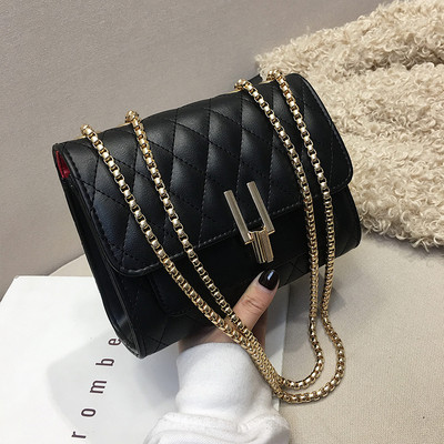 Кожена дамска чанта с дълга верижка