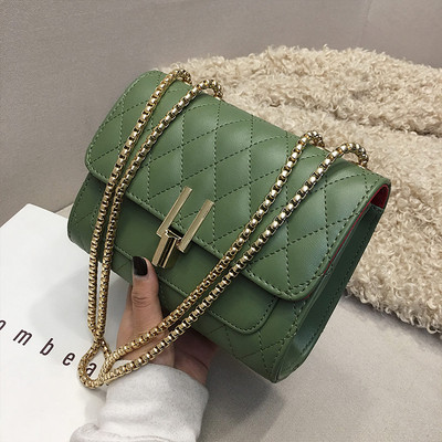 Кожена дамска чанта с дълга верижка