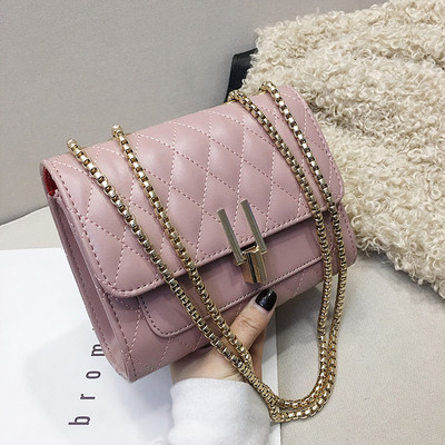 Кожена дамска чанта с дълга верижка