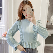 Modern női blúz hosszú ujjal és fürtökkel