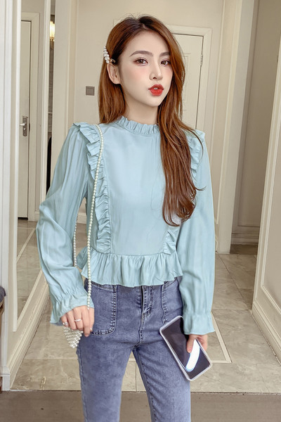 Modern női blúz hosszú ujjal és fürtökkel