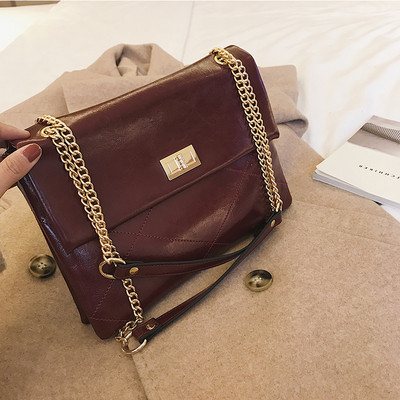 Laisvalaikio moteriška rankinė su ilga metaline rankena