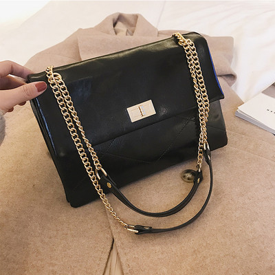 Laisvalaikio moteriška rankinė su ilga metaline rankena