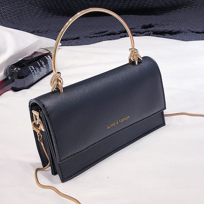 Stílusos kézitáska fém fogantyúkkal